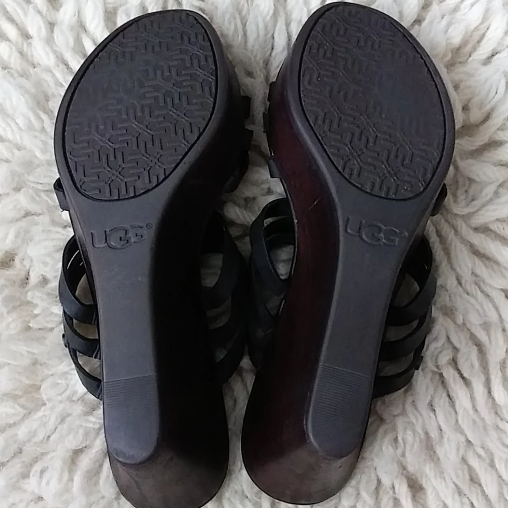 Black Women's UGG Strappy Slip-On Sandals